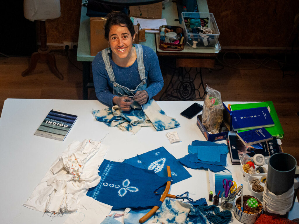 atelier initiation à la teinture à l'indigo (à l'atelier textiles et matériaux souples de Shifumi)